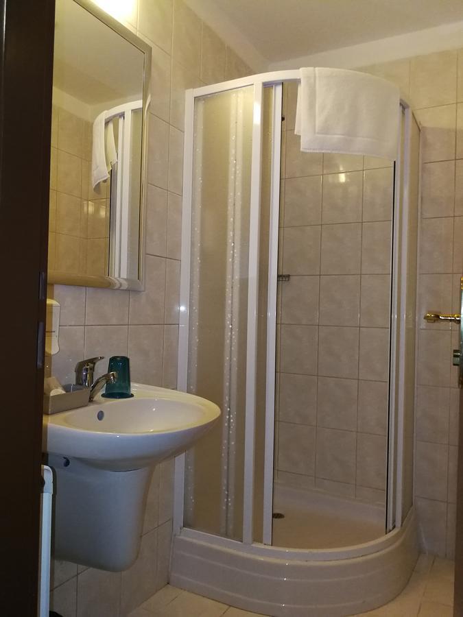 Retro Hotel Villa Ostrava Buitenkant foto